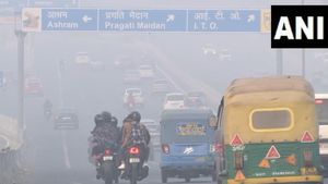 Delhi Chokes As Air Quality Stays 'Severe'; Schools Closed, Anti-Pollution Measures Enforced: Top Points
