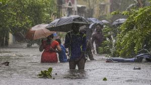 Chennai Floods: All Schools, Colleges To Remain Closed On Tuesday Due To Cyclone