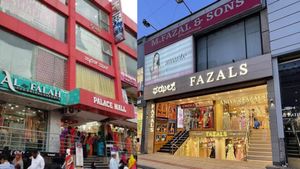 Bengaluru Shops On Notice: Is The Deadline For 60% Kannada Language Nameplates Real?