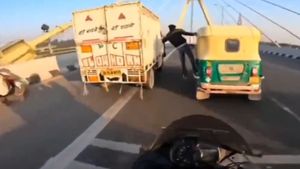 Delhi: Autorickshaw In Viral Signature Bridge Stunt Video Impounded