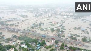Tamil Nadu Rains: 500 Passengers Stuck In Tuticorin As Railway Tracks Damaged