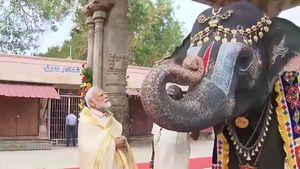 PM Modi in Tiruchirappalli: Ranganathaswamy Temple Priests Give A Grand Welcome