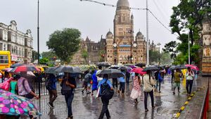 Why Do Some Mumbai Suburban Areas Experience Unseasonal Rain?