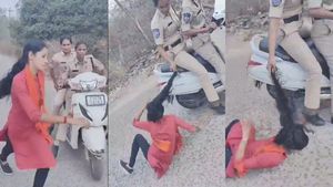 Woman Protester Dragged By Hair In Hyderabad , Kavitha Calls For Telangana Police Apology