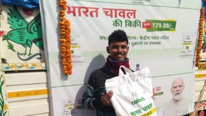 Sale Of Bharat Rice Started In Tamil Nadu's Chennai Through Vans