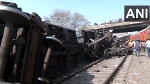 Shocking Viral Video: 8 Wagons Derail In Delhi's Zakhira Train Incident