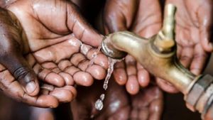 Bengaluru RWA's Water Crisis Solution Sparks Online Controversy: Car Washing Banned, Wet Wipes In