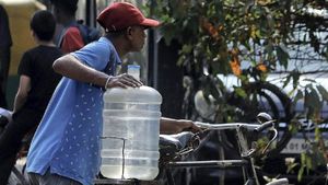 Karnataka Election Commission Monitors Water Tankers Amid Shortage: Report