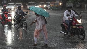 Bengaluru Weather: Heavy Rains Wreak Havoc At Kempegowda Airport, Flight Operations Disrupted
