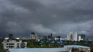 Karnataka Weather Alert: Cloudy Skies In Bengaluru, Rain Delayed Until Tonight, Check Forecast