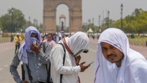 Delhi Weather Forecast For 27 May: Severe Heatwaves And Light Rain