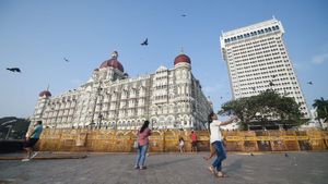 Bomb Threats At Mumbai Taj Hotel And Airport 