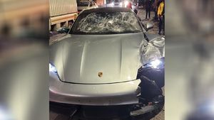 Pune Road Accident News: 17-Year-Old Crashes Speeding Porsche Into Bike, 2 Dead