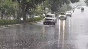 Tamil Nadu Weather Alert: Chennai, 6 Other Districts To Get Rains Today Evening