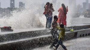 Mumbai High Tide Timing Today: Warning Issued For Low-lying Areas, Disruptions Expected
