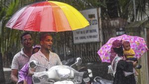 Mumbai Police Issue Advisory As IMD Predicts Intense Rain, Thunder, And Gusty Winds Next Few Hours