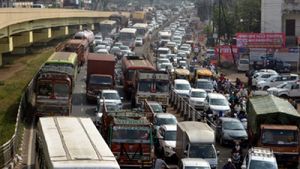Mumbai-Pune Highway Submerged: Drivers Struggle As Authorities Fail To Address Drainage Issues
