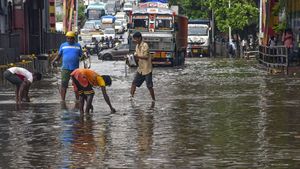 Mumbai Traffic Alert: Heavy Rains Cause Major Waterlogging In Low-Lying Areas– Check Affected Routes Here