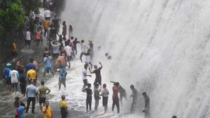 Mumbai's Lakes Overflow: Water Levels Surge Past 70% After Heavy Rains, Water Cuts Lifted