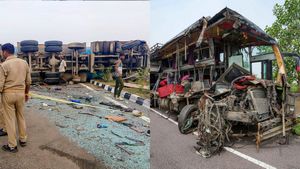 Accident On Lucknow-Agra Expressway: 18 Killed As Double-Decker Bus Rams Milk Tanker