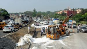 Mumbai-Ahmedabad Highway Alert: Hydrogen Truck Explodes, Paralyzing Traffic
