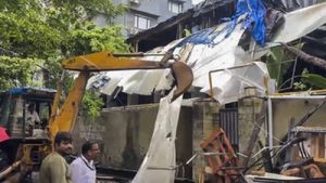 Chincholi Bunder Road Expansion Underway: 30 Structures Demolished, 35 More To Go
