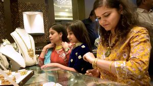 Todays Gold Rate In Bangalore, 18, 22 & 24 Carat Price, Chec Bullion Rates In Your City On August 4