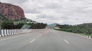 Bengaluru-Pune Expressway: Minister's Ultimatum To NHAI Over Pothole Crisis