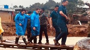 Rahul, Priyanka Gandhi Reach Landslide-Hit Spot In Wayanad
