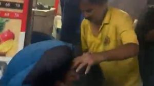Ghaziabad Juice Shop Serves Urine-Laced Drinks To Customers, Workers Thrashed