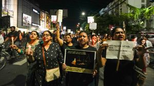 Kolkata Rape-Murder Case: Parents Of Victim Claim Cops Tried To Bribe Them