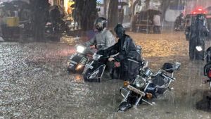 Are Schools And Colleges Closed? Mumbai Braces For Heavy Rain Chaos!