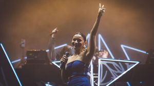 Alia Bhatt Shocks Fans With Surprise Appearance At Alan Walker’s Bengaluru Concert