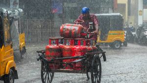 Tamil Nadu Weather Update: Will Rains Play Spoilsport To Diwali Celebration? RMC Issues Yellow Alert