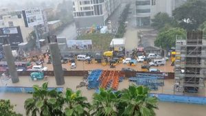 Chennai Flood-Like Situation: Severe Waterlogging Causes Traffic Chaos, Flights Canceled Due to Heavy Rains