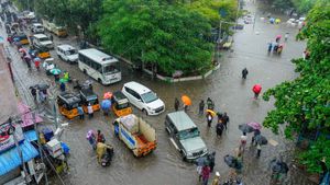 Chennai Rain Havoc: Schools, Colleges Shut Across Tamil Nadu Today | Top Updates