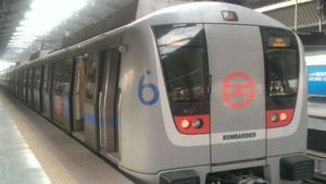 Bad Touch! If A Woman Slaps You In Delhi Metro, What Will You Do?