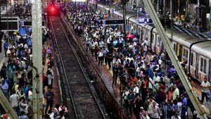 Mumbai Local Train Services: New Train Schedule Aims to Alleviate CSMT Congestion—Find Out What’s Changing