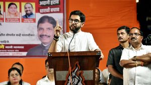 Sena UBT's Aaditya Thackeray Leads Shinde Sena's Milind Deora In High-Stakes Worli Battle