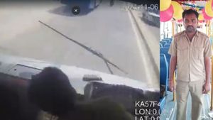 Bengaluru: BMTC Bus Driver Has Heart Attack Mid-Drive| Watch How Conductor Saves Everyone