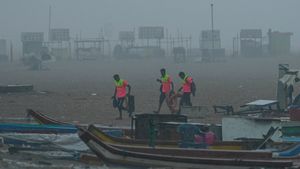 How To Stop Rains In Chennai? Declare Holiday For Schools, Say Netizens