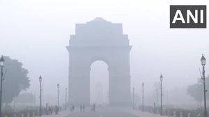 New Delhi Sees Temperature Drop Amid Severe Smog And Poor Air Quality