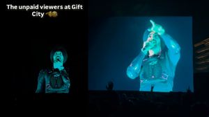 WATCH Viral Video | Diljit Dosanjh Calls Out Fans Watching Concert From Hotel Balcony!