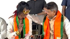 Is Dolly Chaiwala Brewing Up A Political Storm? Speculation Grows After BJP Rally Appearance!