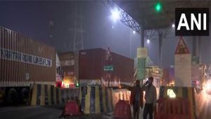 Delhi Police Steps Up Checks To Enforce GRAP Stage IV As Air Pollution Worsens