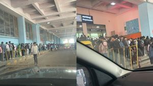 Bengaluru's Nagasandra Metro Swamped Post-Diwali As Green Line Extension Awaits Approval (WATCH)
