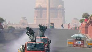 Delhi Air Quality Worsens: Smog Lowers Visibility, NCR AQI 'Very Poor' for 15th Day