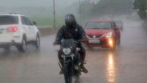 Tamil Nadu Weather Update: 18 Districts To Get Heavy Downpour Today; Chennai To Witness Moderate Rains