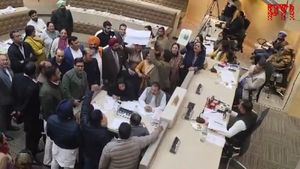 Chandigarh Municipal Body Scuffle: Congress, AAP, And BJP Councillors Clash Over Amit Shah's Remarks