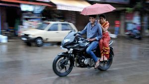 Karnataka Weather Alert: IMD Predicts Rain Across Several Karnataka Districts Until December 9